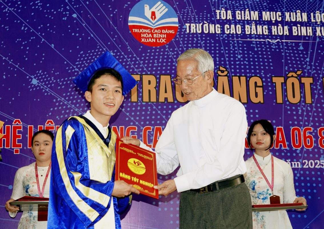 TRƯỜNG CAO ĐẲNG HÒA BÌNH XUÂN LỘC TRAO BẰNG TỐT NGHIỆP ĐỢT THÁNG 05/2025 CDHBtotnghiep2025 114
