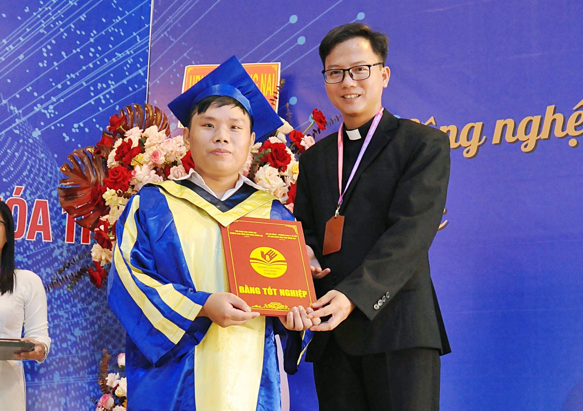 TRƯỜNG CAO ĐẲNG HÒA BÌNH XUÂN LỘC TRAO BẰNG TỐT NGHIỆP ĐỢT THÁNG 05/2025 CDHBtotnghiep2025 116