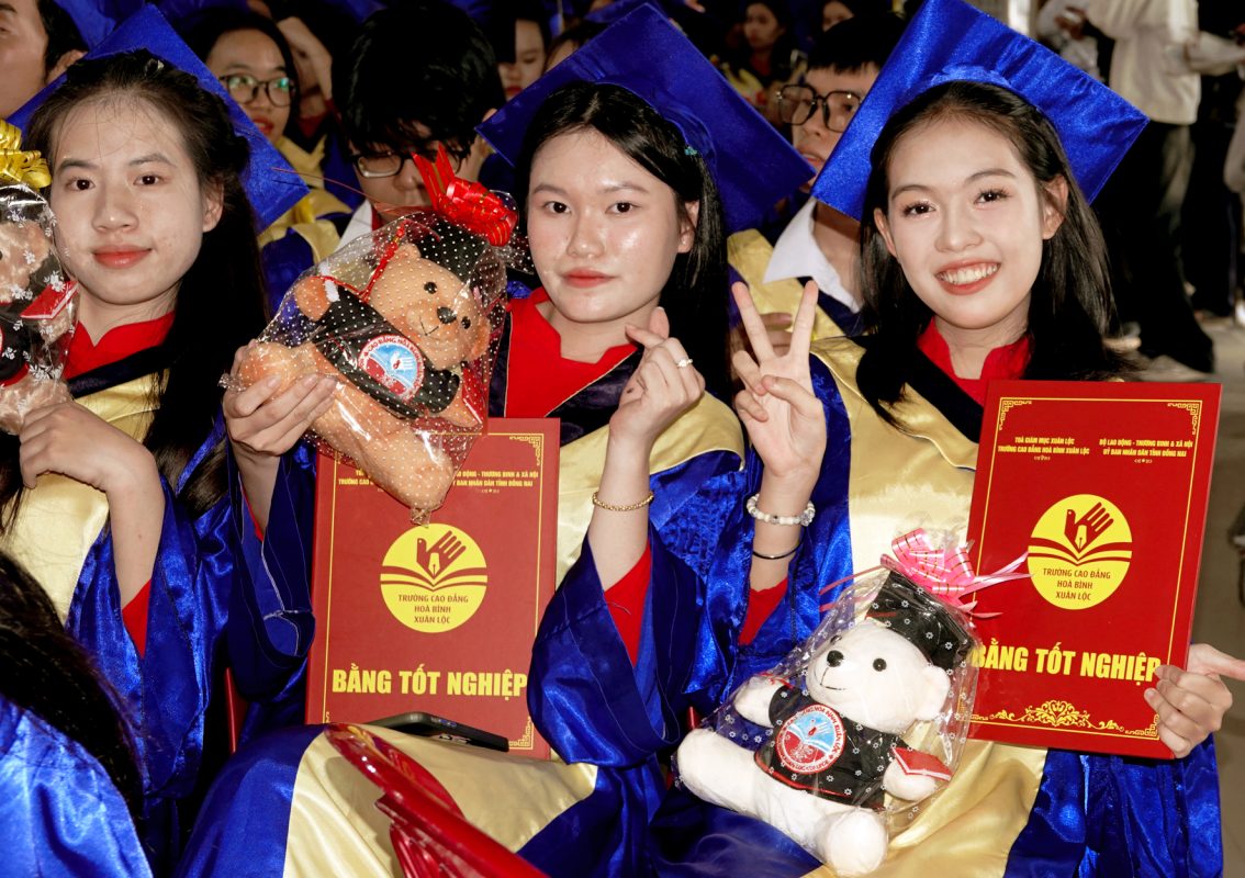 TRƯỜNG CAO ĐẲNG HÒA BÌNH XUÂN LỘC TRAO BẰNG TỐT NGHIỆP ĐỢT THÁNG 05/2025 CDHBtotnghiep2025 149