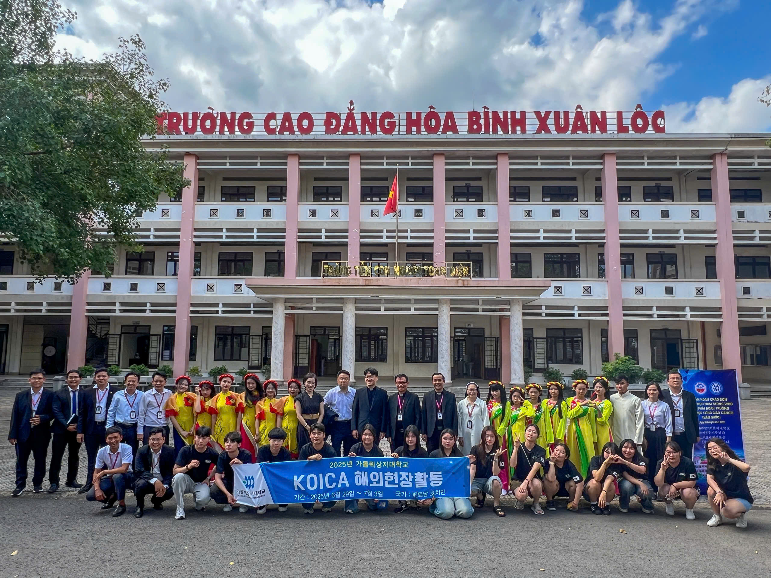 Đón tiếp phái đoàn trường Đại học Công giáo Sangji Hàn Quốc
